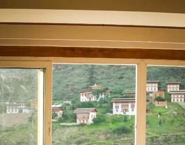 The 33rd Executive Suites