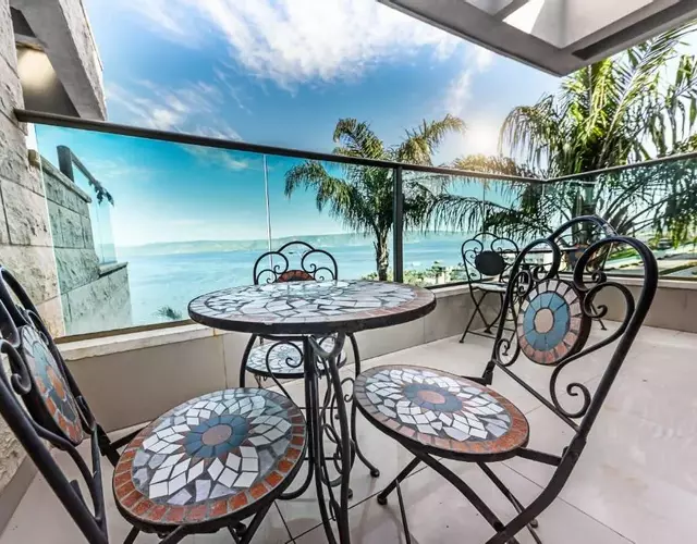 the royal lake views