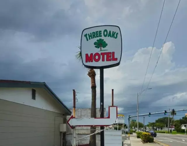Three Oaks Motel - Titusville