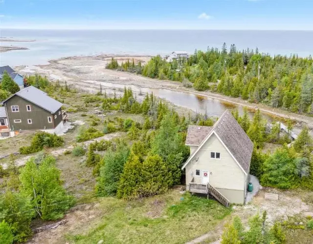 Dragonfly Cove - Nature-inspired Lakeside Living