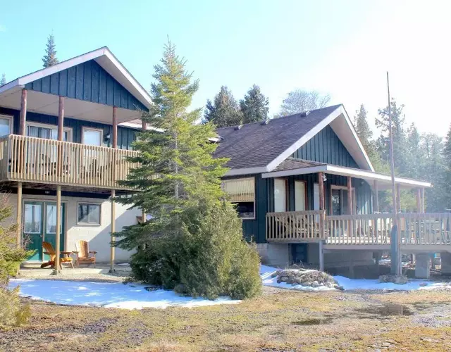 Sunset Lakehouse, cozy cottage