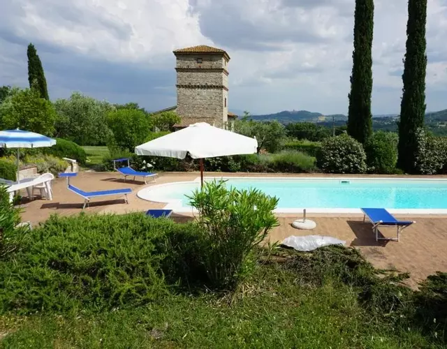 Antico Casale in pietra con Piscina privata