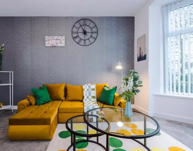 6BR Home - Sleeps 15 - Ideal for Contractors & Group Stays - Parking