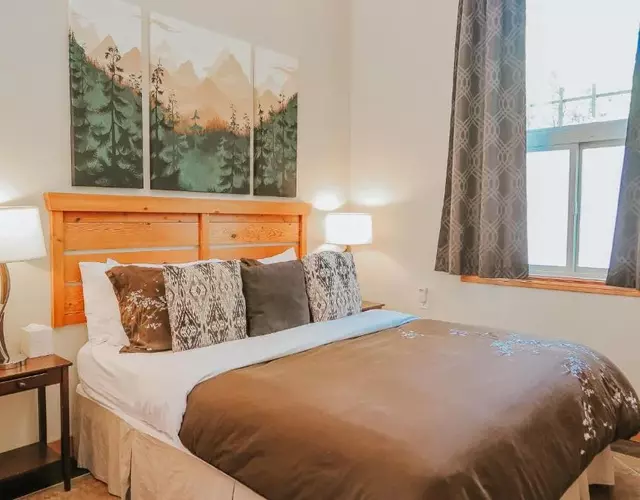 Cobble Wood and Bird Sanctuary Guest Houses