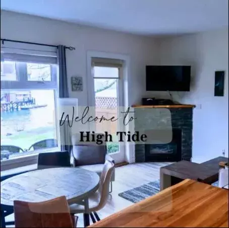 High Tide - Waterfront bachelor