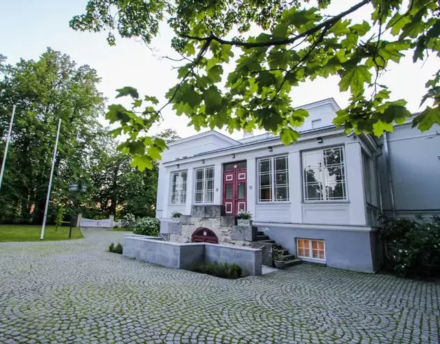 Saka Manor