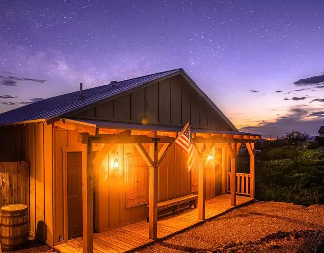 -Pet Friendly- Miners Cabin #6 - King Bed with Private Balcony