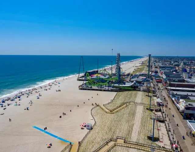 Boardwalk Hotel Charlee & Apartments Beach Hotel Oceanfront
