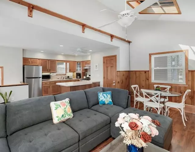 Gorgeous Beach House 2 blocks to the beach, Boardwalk, and amazing Restaurants