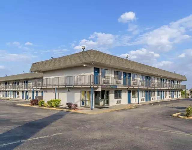 Home 6 by Townhouse Topeka KS I 70