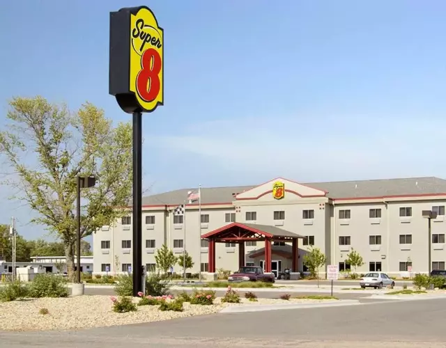 Super 8 by Wyndham Topeka at Forbes Landing