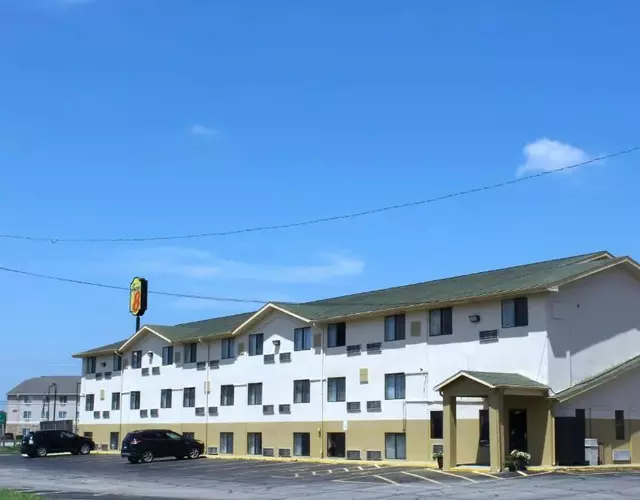 Super 8 by Wyndham Topeka/Wanamaker RD/I-70