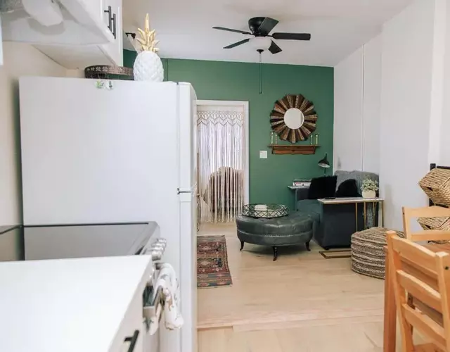 Dundas and Brock Suitel