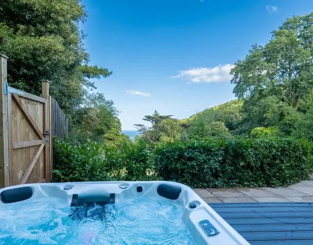Torquay Beachside Hot Tub Stay