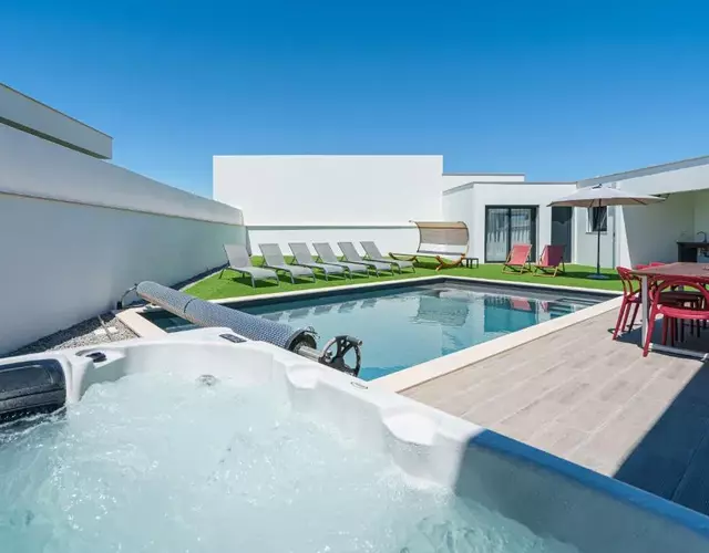 Villa Tropical with jacuzzi and private swimming pool