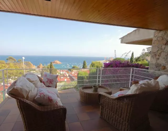 Lets Holidays Sailor House with Sea Views