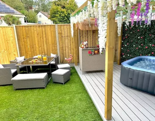 Stylish 3 bedroom seaside escape - newly renovated