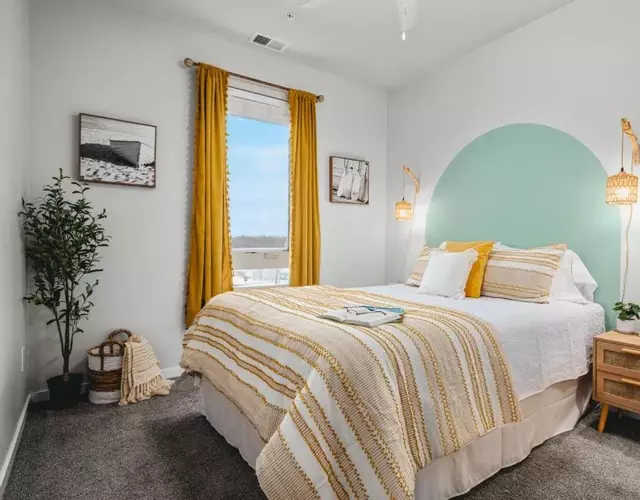 NEW Shoreline 401 2BR Condo Near Downtown and Bay