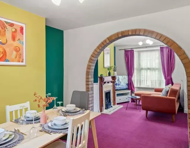 Beautiful 2 bedroom house Free Parking, Aylesbury, Adrenham st