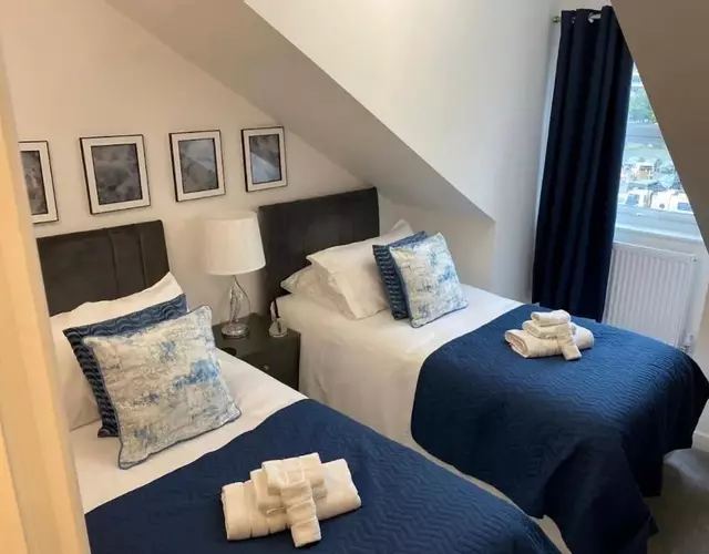 Modern 2-Bed Apartment in Watford by Stayfolk, Ideal for Contractors - Sleeps 4