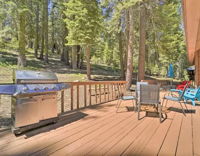 Wraparound Deck and Pool Access Truckee Cabin