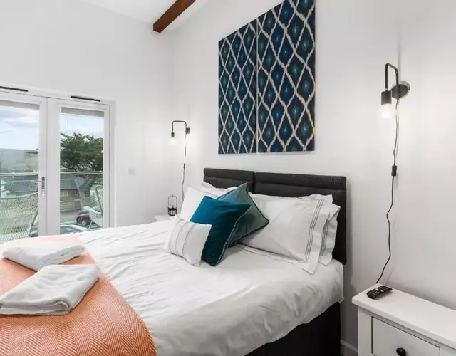Coppercroft Cottage - Stunning Coastal Home, Walk to Beach, Sleeps 4