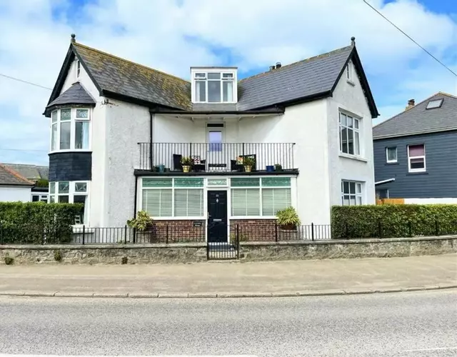 Lowenek House