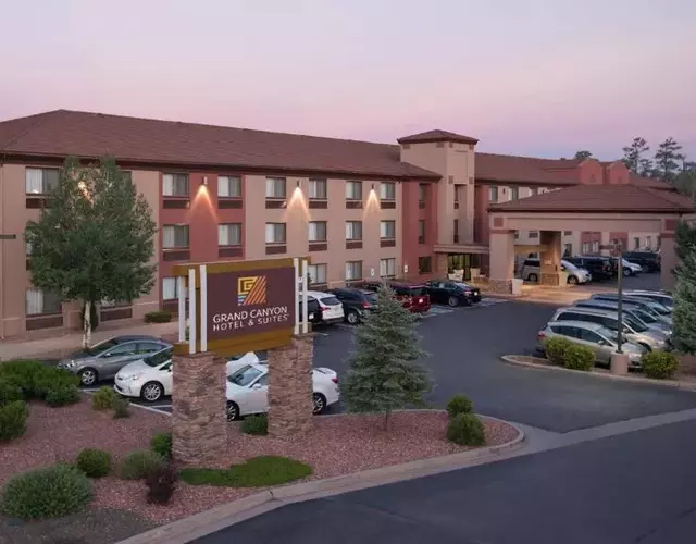 Grand Canyon Hotel & Suites
