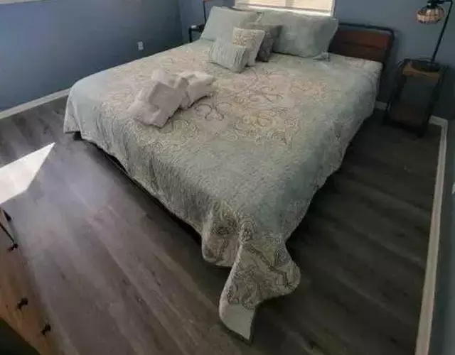 2022 Renovated 2-bdrm cozy, lovely condo w/parking!