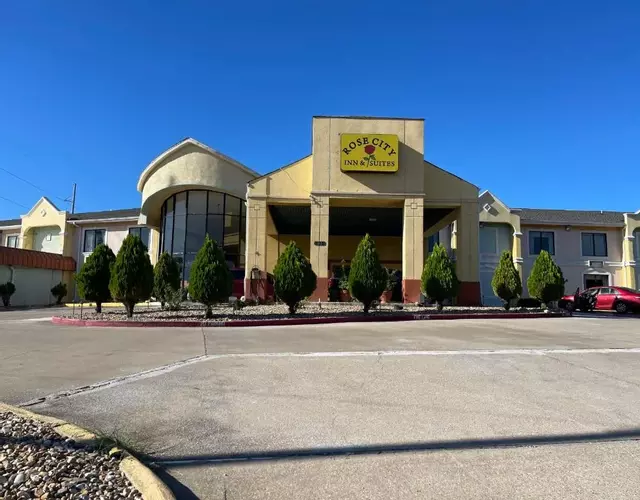 Rose City Inn & Suites
