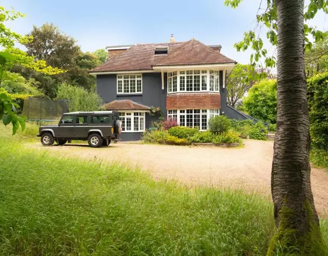 Country Home in Idyllic South Downs - Views, Free Parking for 7 cars, Play room, Steam room, Fire Pit and more