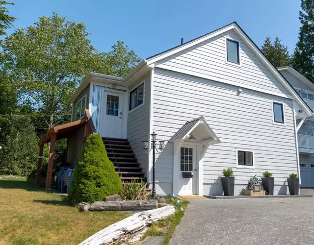 Surfs Inn Guesthouse & Cottages