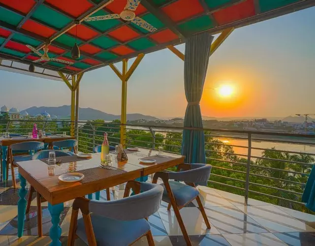 AAJ HAVELI - Pichola Lake Facing Hotel