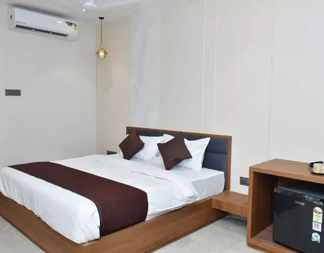 Travinities Hotel Avni Palace
