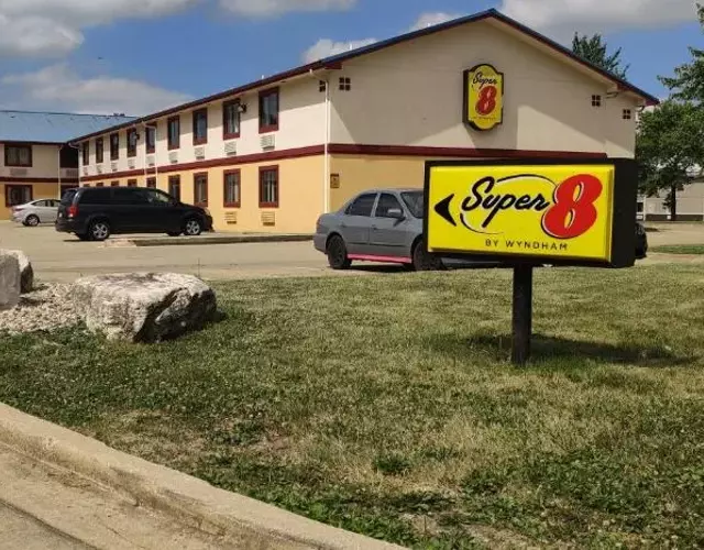 Super 8 by Wyndham Champaign