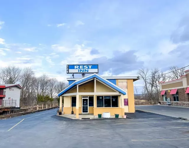 Utica Rest Inn