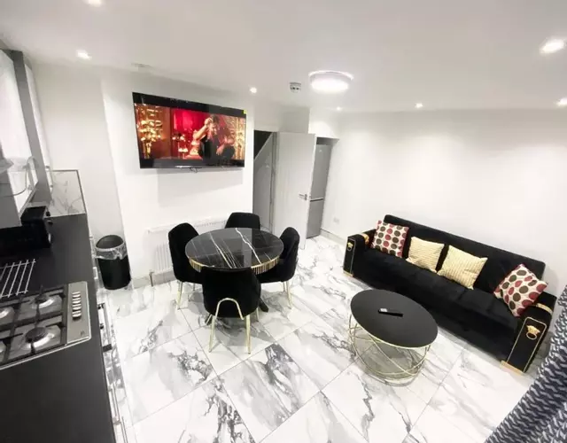 THE ROYAL BOUTIQUE KENSINGTON LODGE bY LONDON , SLEEP 11
