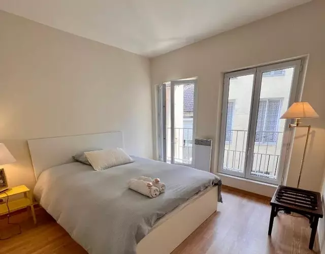 Chambre privative au calme en plein centre avec balcon