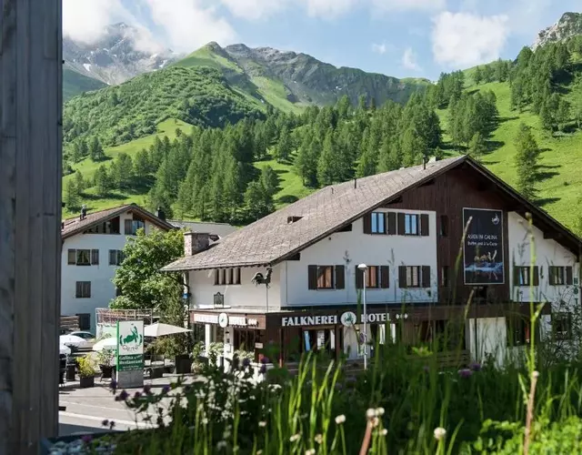 Hotel Falknerei Galina