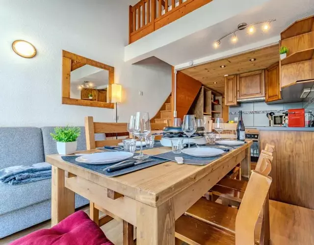 Cozy Duplex with Balcony Parking & Mountain View