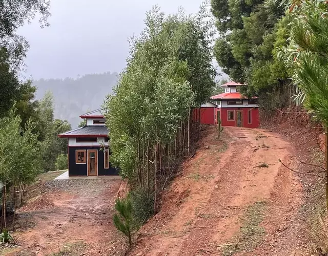 Cabañas japonesas en el bosque KURO y AKA