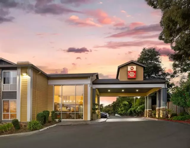 Best Western Plus Heritage Inn