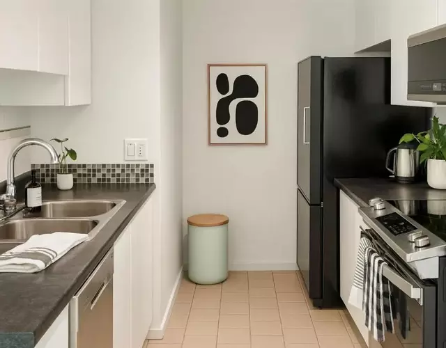 Elegant 2 Bedroom Retreat with Prime City Location