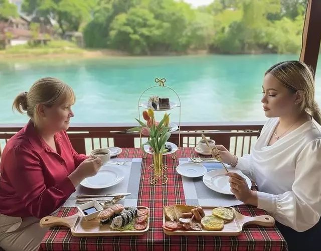 Intimate Riverside Resort Vang Vieng