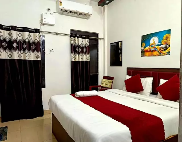 Harii-OMM-Palace-Varanasii Near Kashi Mandir
