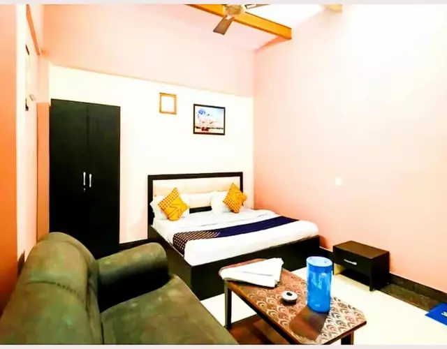 VARANASI HOTEL H R GUEST HOUSE Near Kasi Visawanath Temple & Ganga Ghat - #Free Wi-Fi #Room service #Parking #Fully Air conditioning #Premium Room In Varanasi