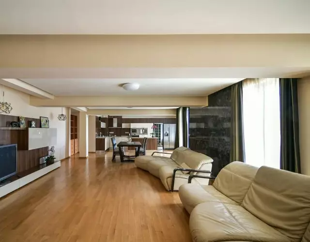 Central flat with Monster living room