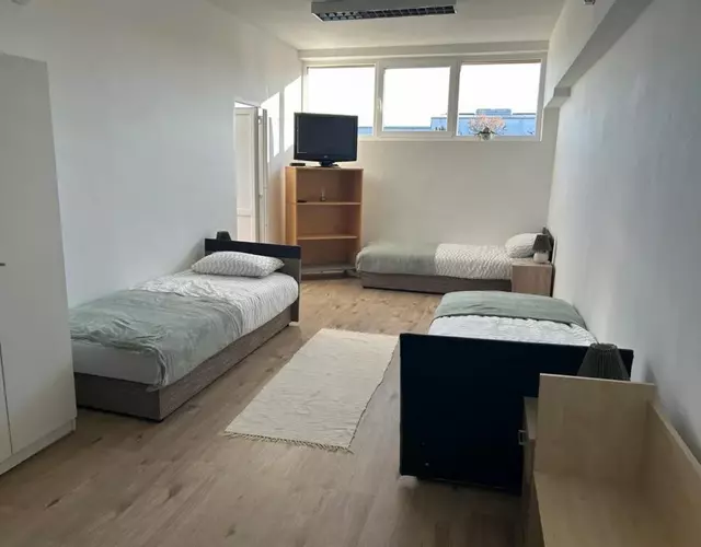 ACÉL Budget Rooms with Free Truck Parking