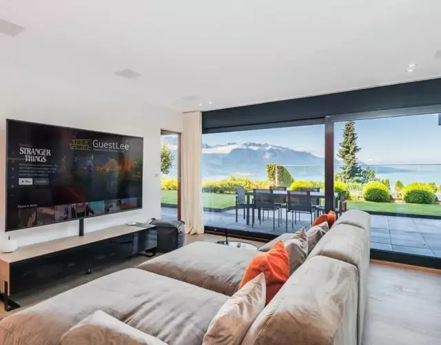 Charming and Spacious Residence in the Heart of Brent by GuestLee
