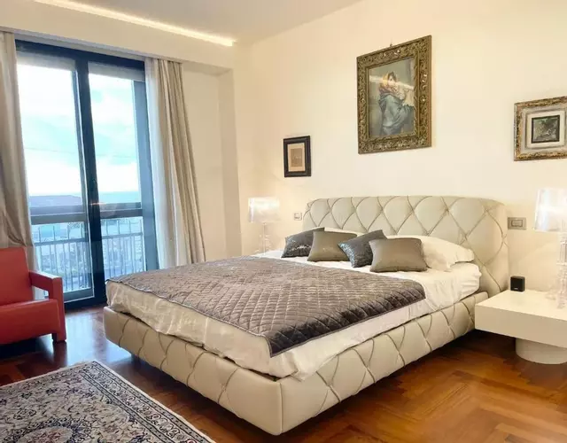 Appartamento fronte mare con parcheggio privato